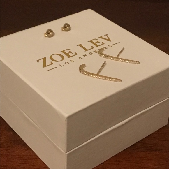 Zoe Lev 14K Yellow Gold Diamond Curved Bar Stud Earrings - Picture 7 of 17